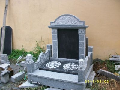 传统石雕墓碑
