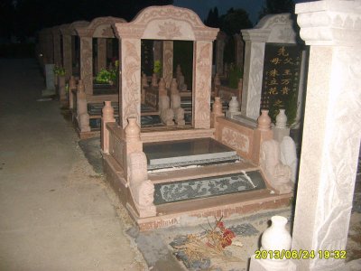 印度红高档石雕墓碑