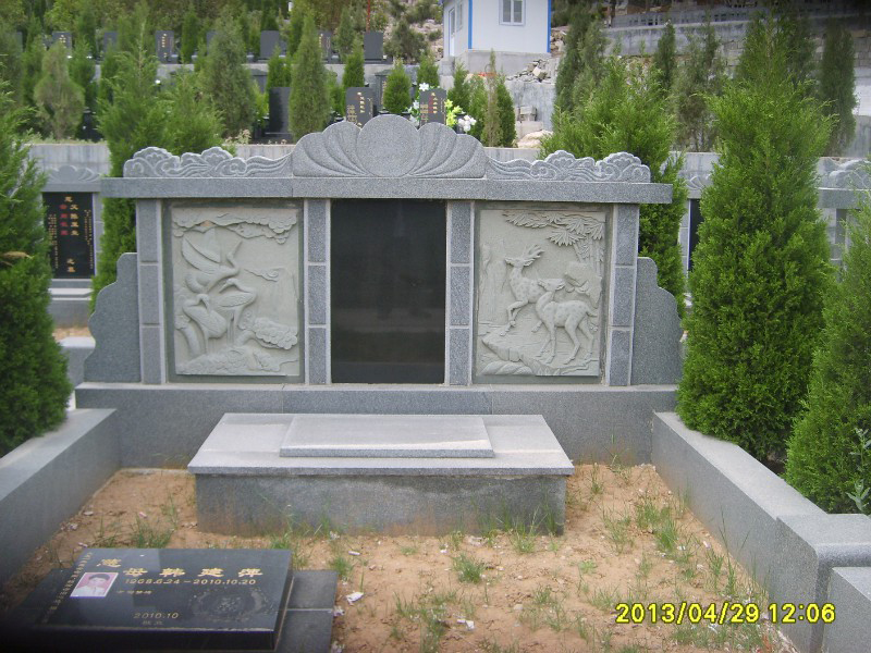 石雕墓碑