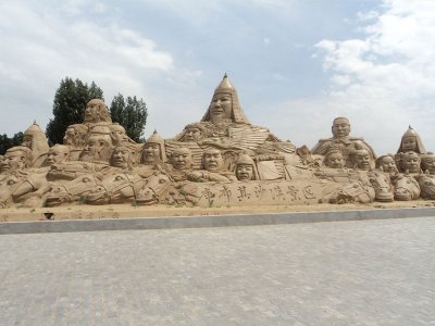 库布其沙漠景区人物雕塑